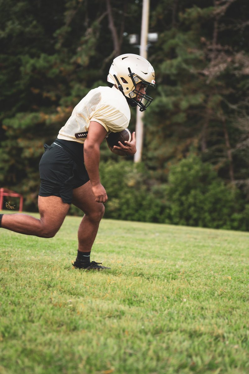 andrewwhyee's tweet photo. The season has started #football #absegamifootball #linebacker #seasonready #goddid https://t.co/CFSHKXaOsM