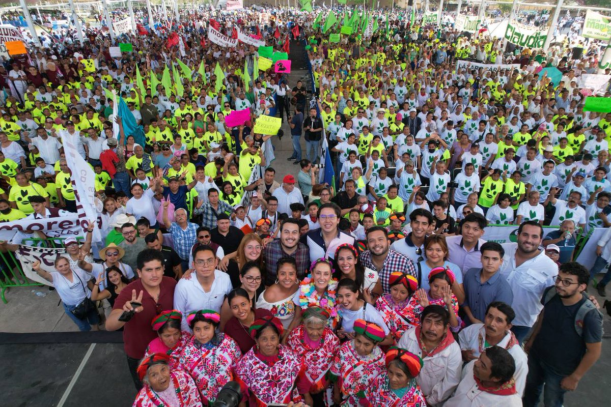 Claudiashein's tweet photo. El amor, apoyo y esperanza que escuchamos en la Huasteca Potosina son el mejor aliciente para seguir defendiendo los derechos del pueblo de México y sus recursos naturales.
La Cuarta Transformación es soñar y hacer realidad los sueños en colectivo. ¡Querreque! https://t.co/CRchKZIozb