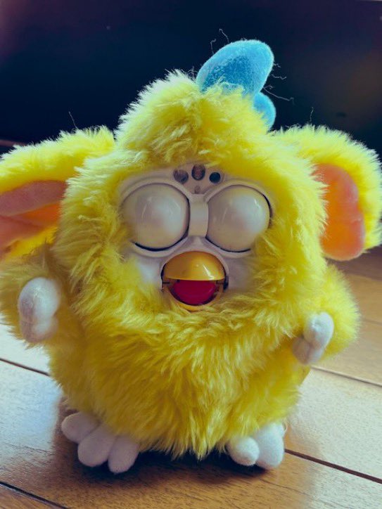 LammTokyoEn's tweet photo. I used to feel scared of Furby when I was little…😅I know it’s cute and everybody likes it but I just didn’t know what to do when it kept speaking and I wanted to turn it off. lol 
Maybe I’m gonna bring it to Studio HEYA🦕🦖 From staff Chako https://t.co/IzQlKduZEn