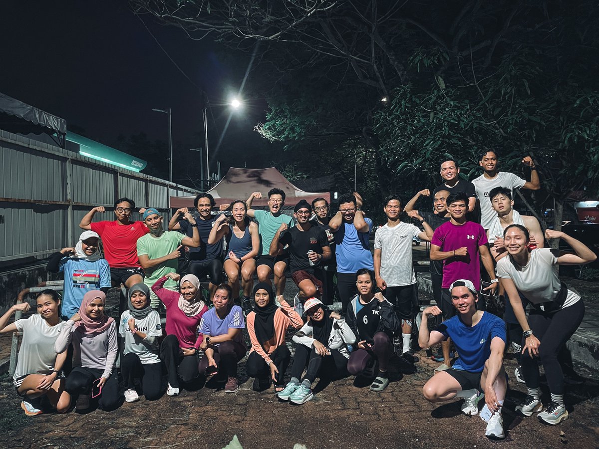 ajezzzzzzz's tweet image. Friyay's AM with Sir Fathi. His first time. 👏

#445AMSession @KyserunKrew