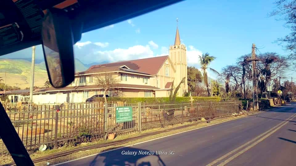 Unbelievable!! Maria Lanikila still standing!!! Her name means “Our Lady of Victory.” Still standing since 1873. Everything around her is ashes. 

A beacon of hope ❤️🙏 #mauifires