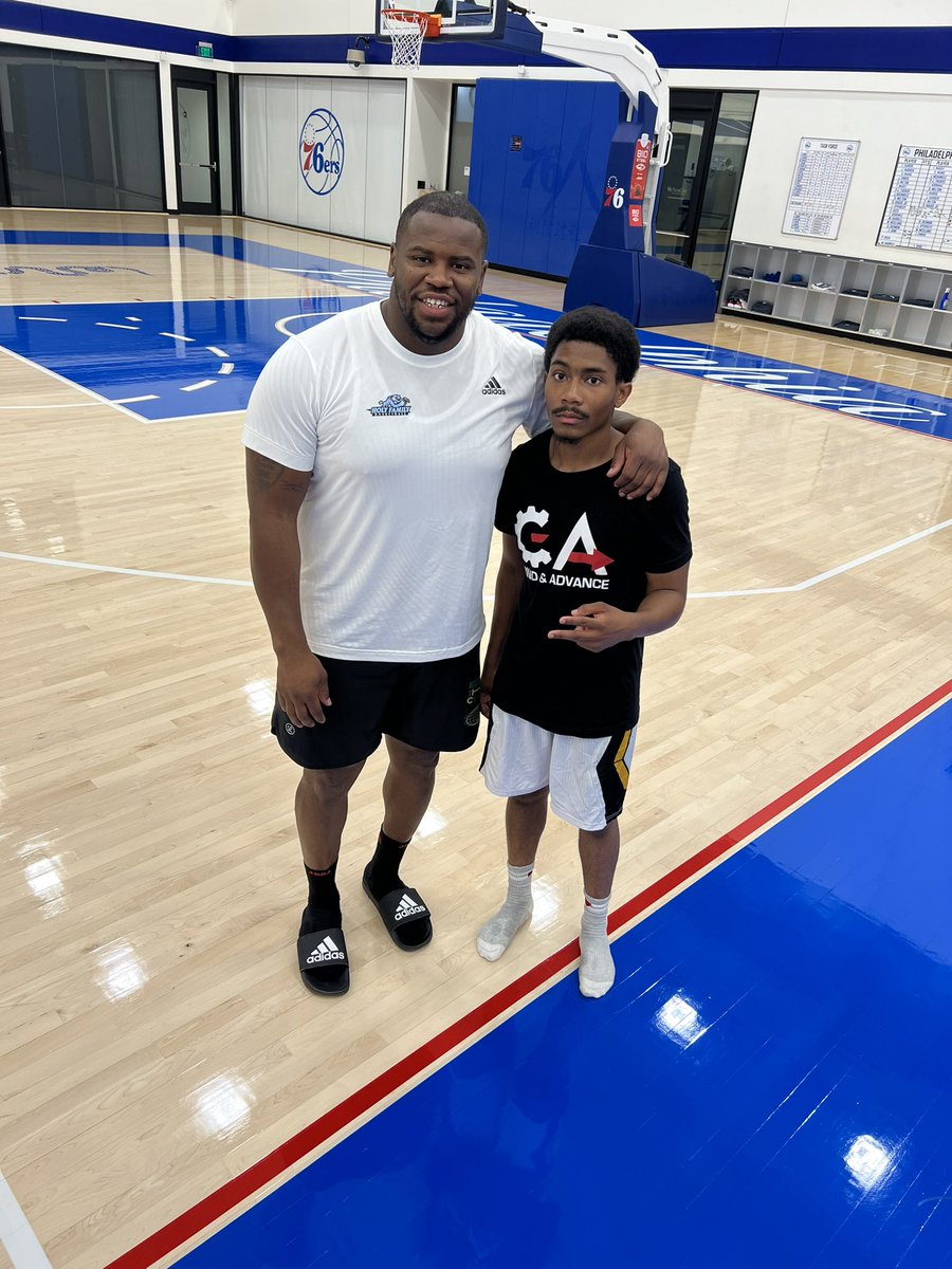 TrentonH024's tweet image. What an amazing and productive time it has been working under the tutelage of pro-trainer Chuck Ellis this summer.  From day one he relentlessly poured into me, allowing me to grow professionally and personally. One of the best in the business, and an even better person. Blessed!