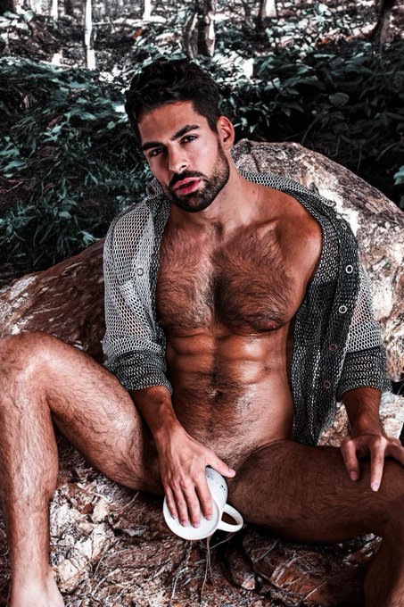 How do you like your coffee? With or without cream?🤗✨ RT for second option https://t.co/jopuqMQRXf