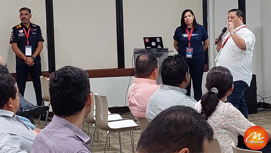 OUGPanama's tweet photo. Con mucha emoción dimos inicio al Oracle Tech Day con un inspirador Keynote a cargo de Francisco Muñoz @fcomunoz. Fue un viaje lleno de conocimiento y tecnología. ¡Vivímos un escelente Oracle journey! #OracleTechDayPanamá #Keynote 
@edgard_sanchez @yamirethbatista https://t.co/XJQWekC6wR