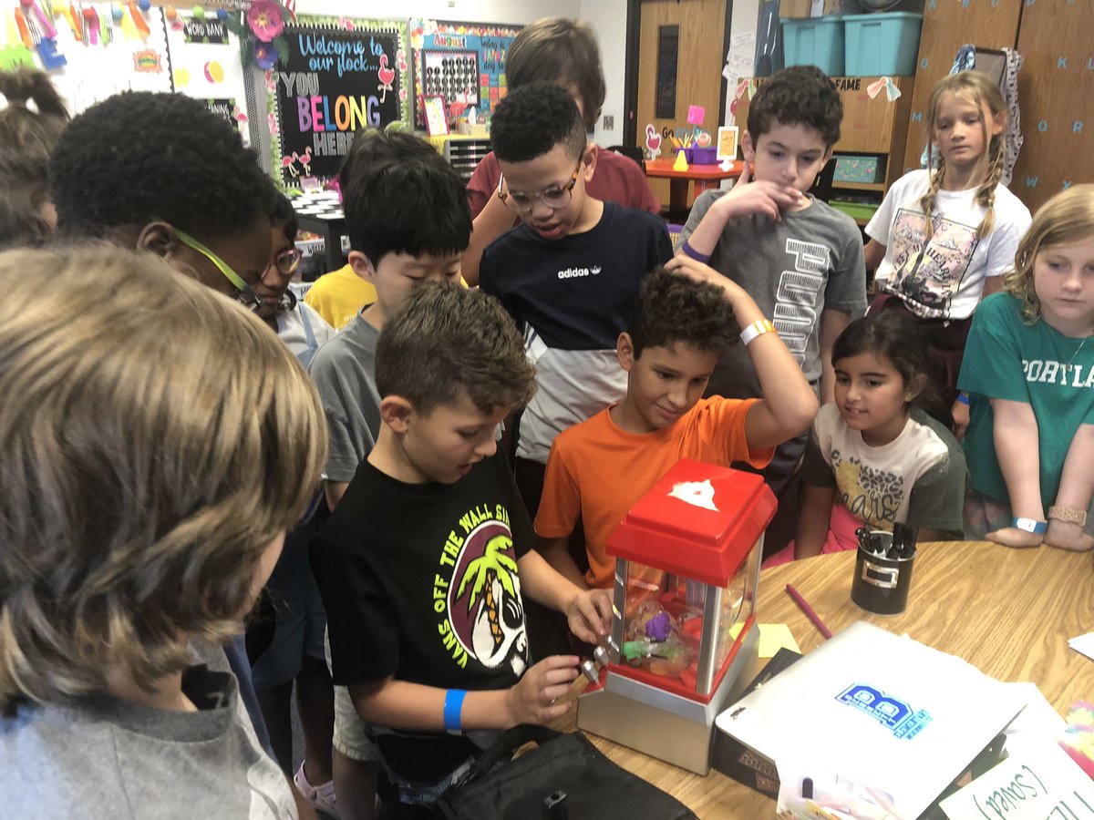 When you use a sentence stem AND a math vocabulary word in your response with no prompting, Number Talks comes to a halt and the Claw Machine comes out. 💙🐻 #bearshine