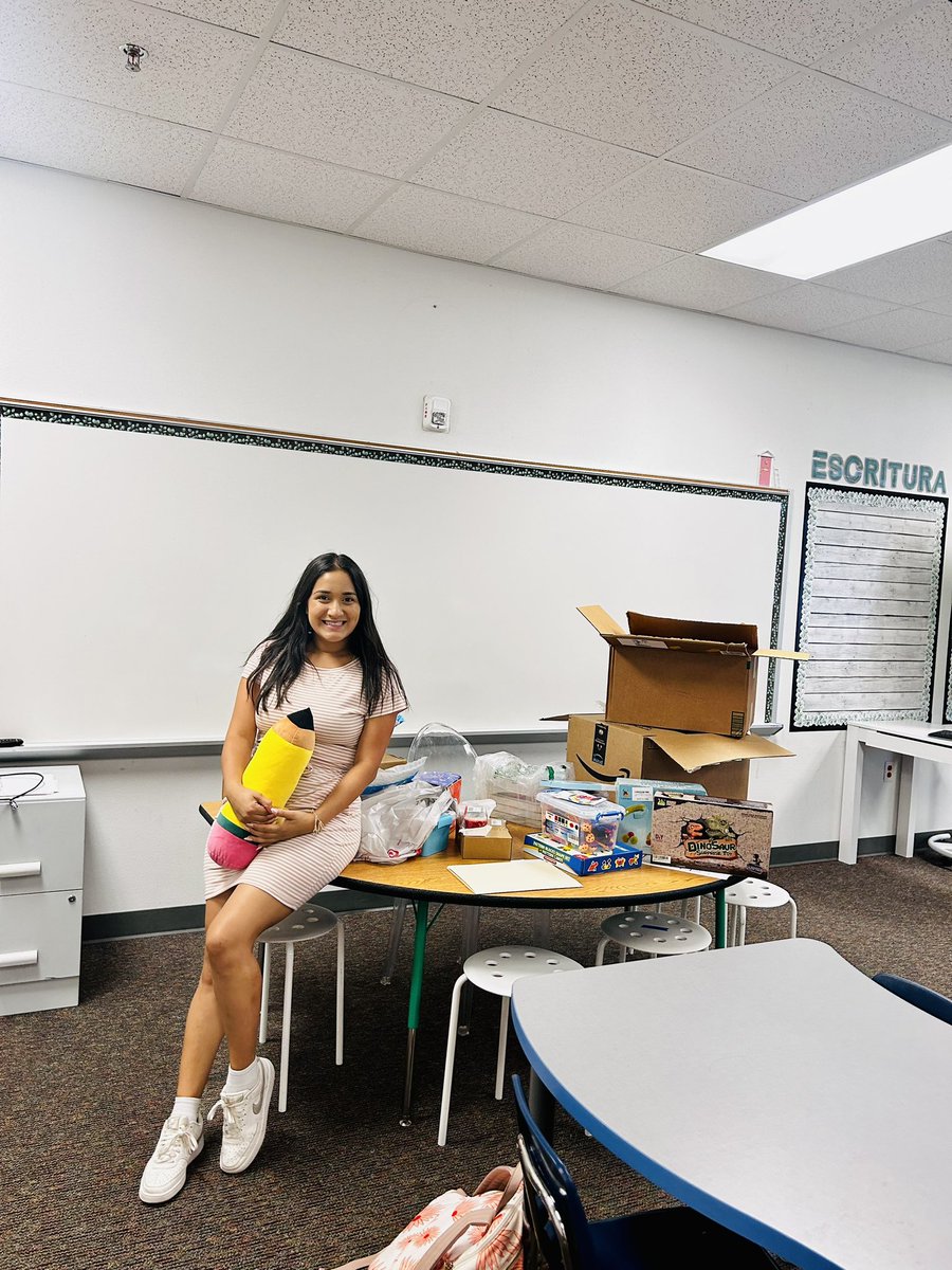 MrsCarrilloLizz's tweet photo. I absolutely love @DonorsChoose! I’m so excited to provide my students with STEM bins in the morning and to teach them financial literacy through classroom economy! https://t.co/hdrzS4TXWy