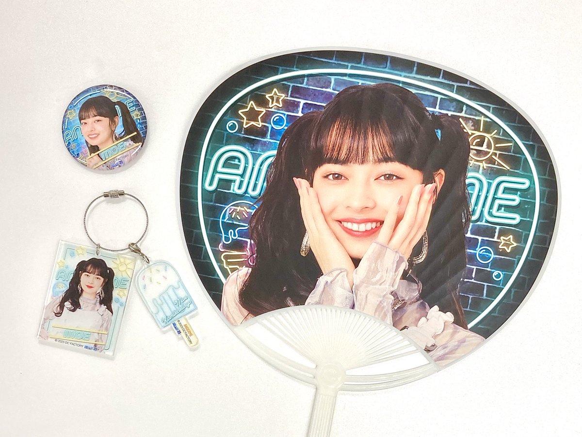 dcfactory_goods's tweet photo. モバガチャ アンジュルム ～Summer NEON ver.～が登場☆
スーパーレアはソロうちわ☆
涼しげなアイスキャンディ風キーホルダーはソロアクリルワイヤーキーホルダーと組み合わせ可能！
是非ゲットしてください！
https://t.co/mNlNayIKyq https://t.co/NbBwFGAIiI