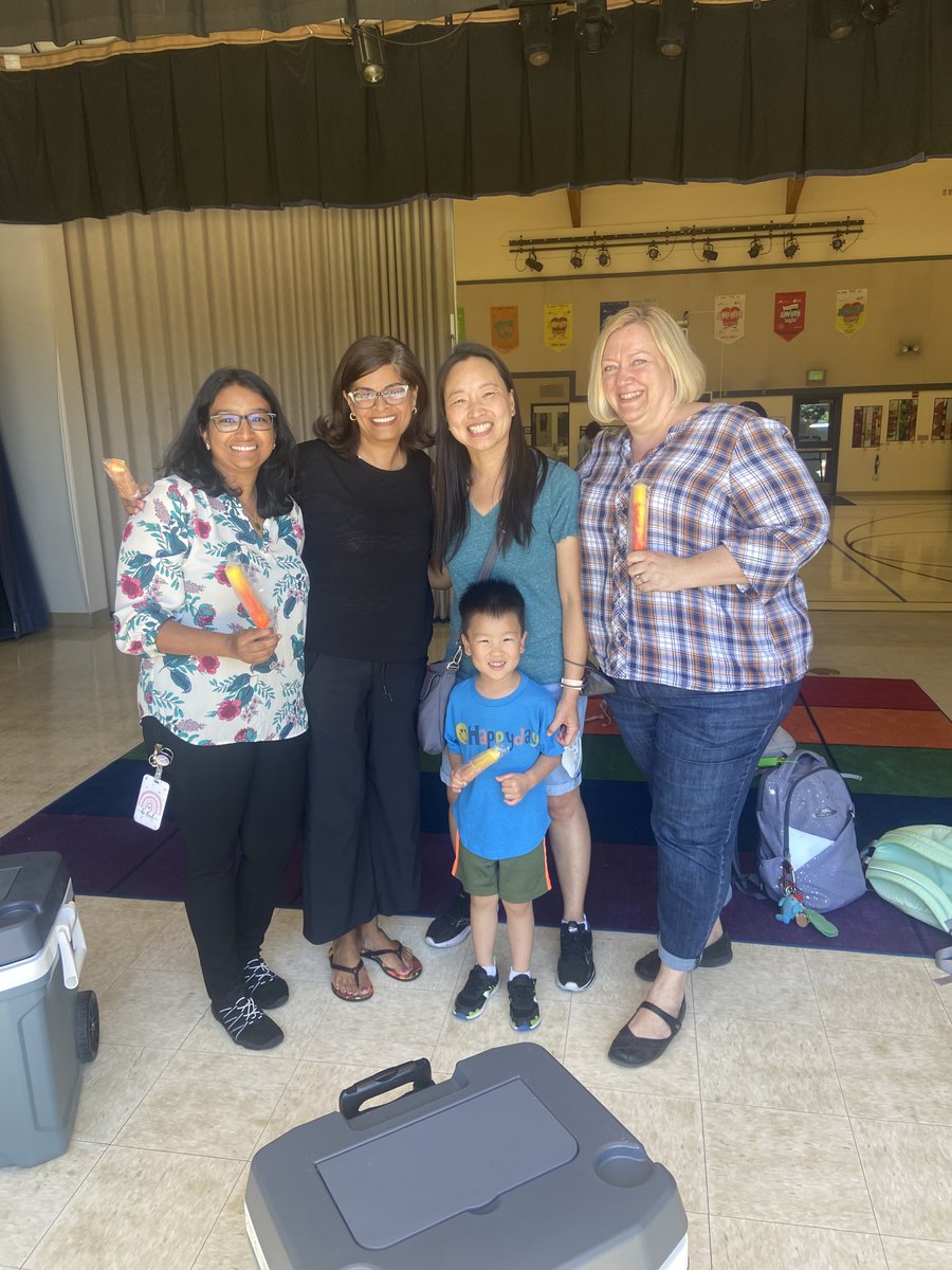 BCEBulldogs's tweet photo. Teachers greeting students, PTA handing out popsicles! Building community on our first day! #SRVUSDFirstDay https://t.co/Pk1SqUDsr5
