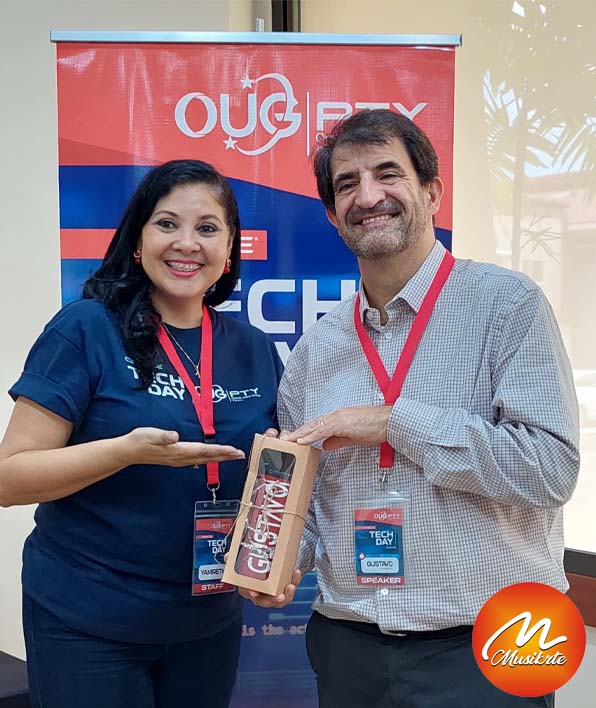 OUGPanama's tweet photo. Un fuerte abrazo de gratitud a nuestros queridos Oracle Ace participantes. Su conocimiento y energía han iluminado el Oracle Tech Day. ¡Juntos seguimos construyendo conocimiento y amistades! #OracleTechDayPanamá @ritan2000 @ggonza4knex @EOApex @cajasmota https://t.co/Xa0oZ7esvK