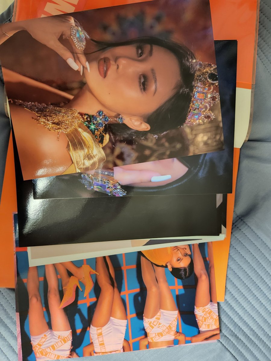 mmmfrvvr's tweet photo. WHEEIN’S MAGNOLIA ALBUM AND HWASA’S TWIT PHOTOBOOK 

- still in korea
-magnolia is sealed
- unsealed twit

please message me for the price and help me rt 😀 thank you so much!

wts lfb mamamoo https://t.co/Sls1S2SC6p