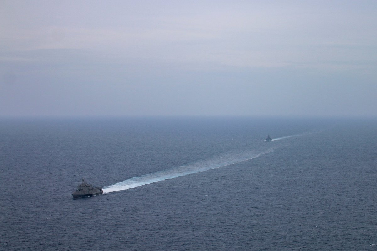 hqjoc's tweet photo. @Australian_Navy frigate #HMASAnzac recently 
 transited the South China Sea in coordination with @USNavy USS Mobile during a regional presence deployment.

#YourADF is committed to maintaining an open, stable and prosperous #IndoPacific. https://t.co/eieRomlWAo
