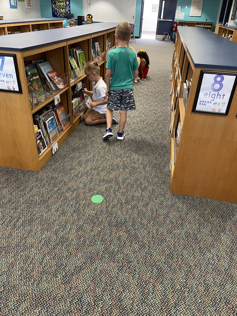 northrupjp's tweet image. 1st graders excited about checking out books on the first day of school!! #ALLibraries