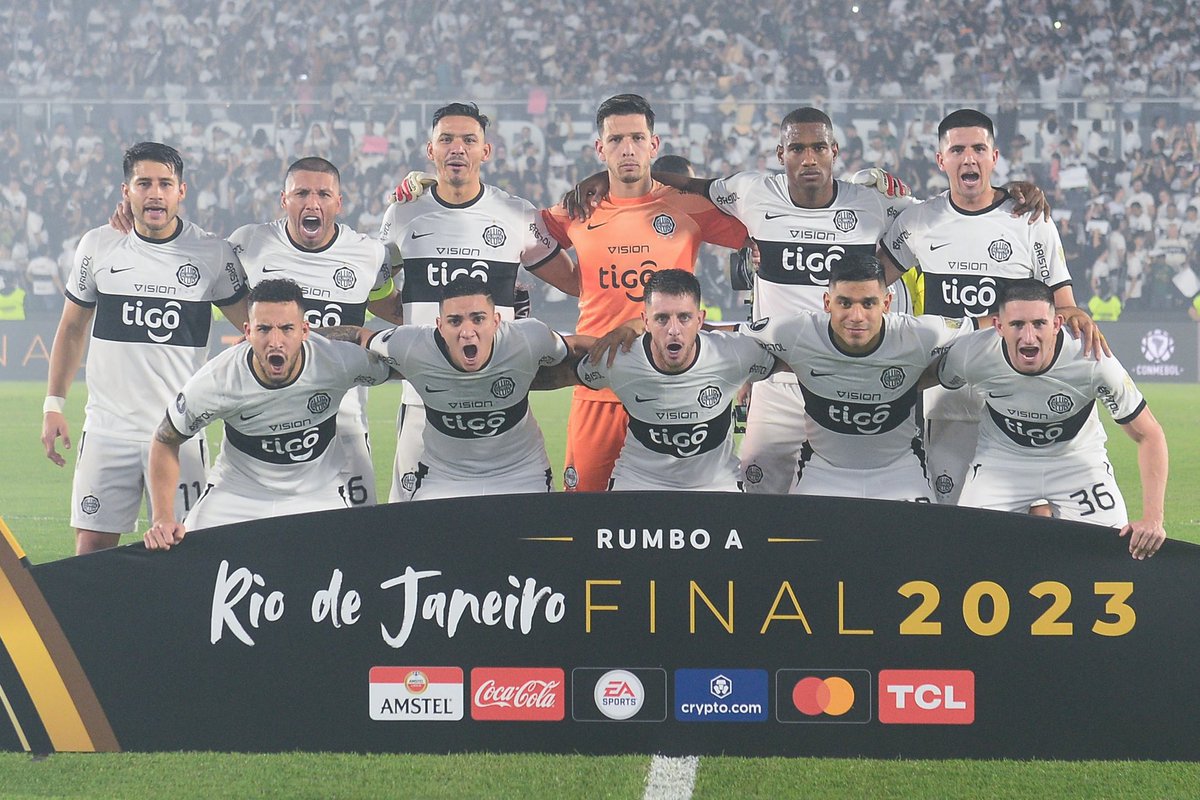 Espectáculo total en el Defensores del Chaco. Olimpia da vuelta a la serie y elimina al campeón y equipo con la plantilla más costosa de toda la Copa Libertadores (valorada en 166 millones de dólares). Qué lindo el fútbol, qué linda la Copa Libertadores.