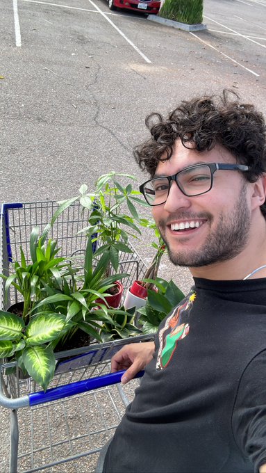 Buying plants for the first even in my life 👨🏻 I hope to be a good 👍🏻 https://t.co/TvaHKoyaoh