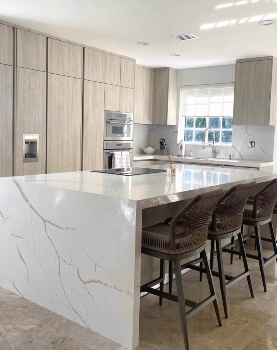 pavKann's tweet photo. From modern minimalism to transitional elegance, we have a design to suit every style. Elevate your kitchen to new heights. #ItalianKitchen #LuxuryCabinets #KitchenDesign https://t.co/WYafV981Vf