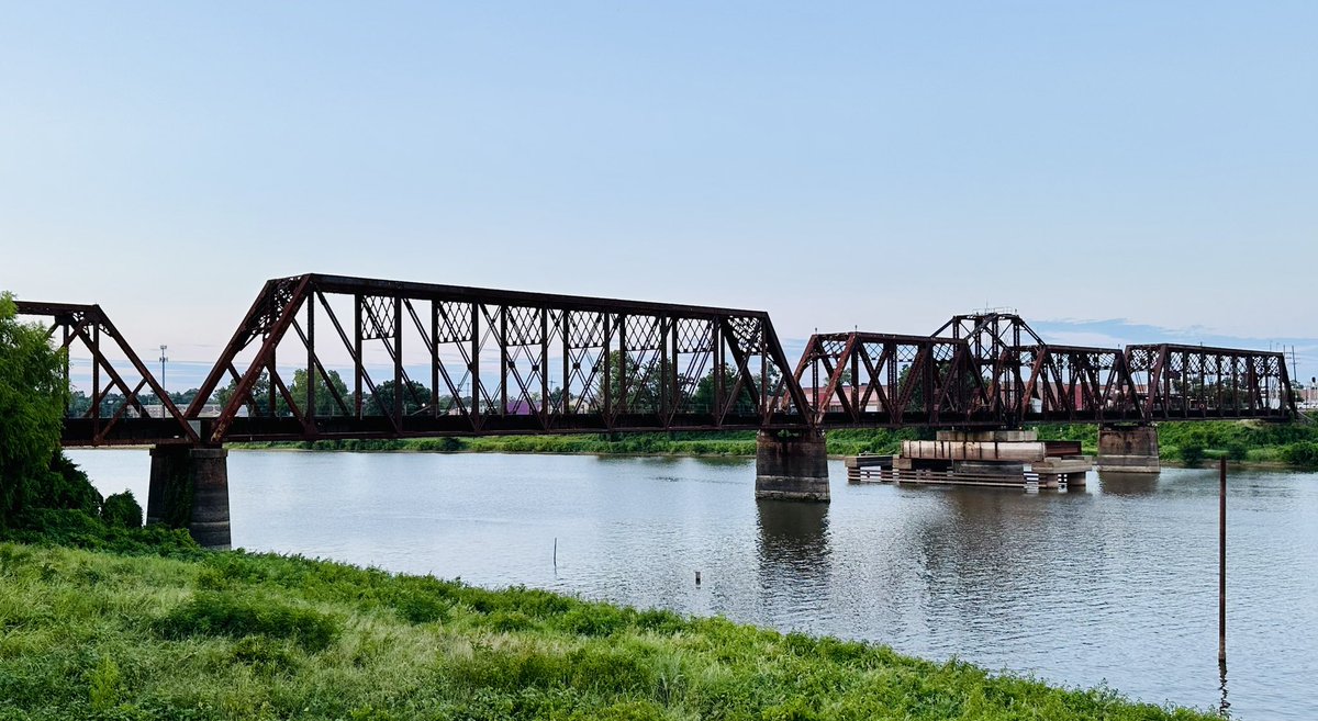 Where do you train 600+ educators in a small town in 2 days? Local church of course! Love the partnerships &amp; community in Monroe, LA ❤️ and so honored to be part of the back to school energy and commitment to student wellbeing, resilience and success in #ouachitaparishschools