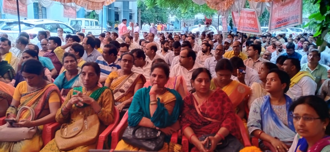 <a href="/sunilbansalbjp/">Sunil Bansal</a> <a href="/PMOIndia/">PMO India</a>
 <a href="/Bhupendraupbjp/">Bhupendra Singh Chaudhary</a> <a href="/myogiadityanath/">Yogi Adityanath</a> 
<a href="/myogioffice/">Yogi Adityanath Office</a>
 <a href="/AmitShah/">Amit Shah</a> 
<a href="/BJP4India/">BJP</a> 
<a href="/blsanthosh/">B L Santhosh</a> माननीयजी सादर चरण वंदन🙏 प्रभु उत्तरप्रदेश के माध्यमिक #तदर्थशिक्षकों को याचना करते-करते आज 53 दिन बीत गए अबतो सुधि लेलीजिए प्रभु हम सभी #तदर्थशिक्षकों का कल्याण कर दीजिए