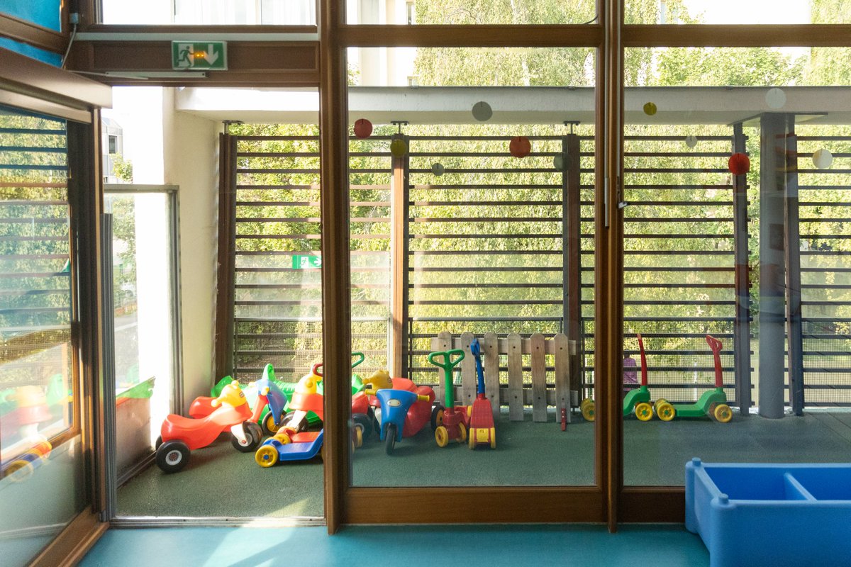 Anne_Hidalgo's tweet image. Nos crèches se refont une beauté cet été ! Plus de 185 équipements de la petite enfance sont rénovés et modernisés.

C&apos;est aussi le début de la construction de deux nouvelles crèches dans le 20e. Deux nouvelles ouvriront également à la rentrée dans les 12e et 7e.

#ParisenÉté