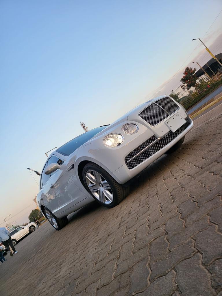 Autoboxmotor's tweet photo. The ultimate  Luxury, elegance, comfort name them all, Check out this Bentley flying spur 2016 handcrafted by Bentley Motors,  a beast comes with a 6.0ltr engine. For Enquiries and Reservations contact us on 0713155155/0713144144/0710786786 https://t.co/YkLHpaUSUF