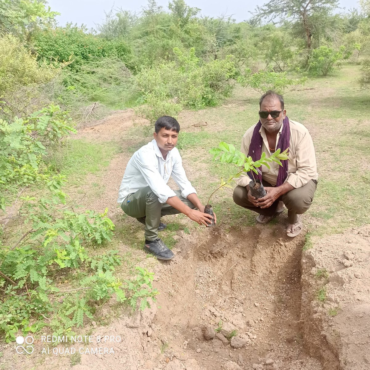 tcmbhimdad's tweet photo. Drufaniya ગામ દ્ધારા વીર શહીદો ના વંદન માટે મારી માટી મારો દેશ અન્વયે શ્રદ્ધાંજલી કાર્યક્રમ યોજાયો મોટી સંખ્યામાં ગામ લોકો યે ઉત્સાહ ભેર ભાગ લીધો.@Bipinparmar3318 @DDOBOTAD https://t.co/Jljah1oQ7w