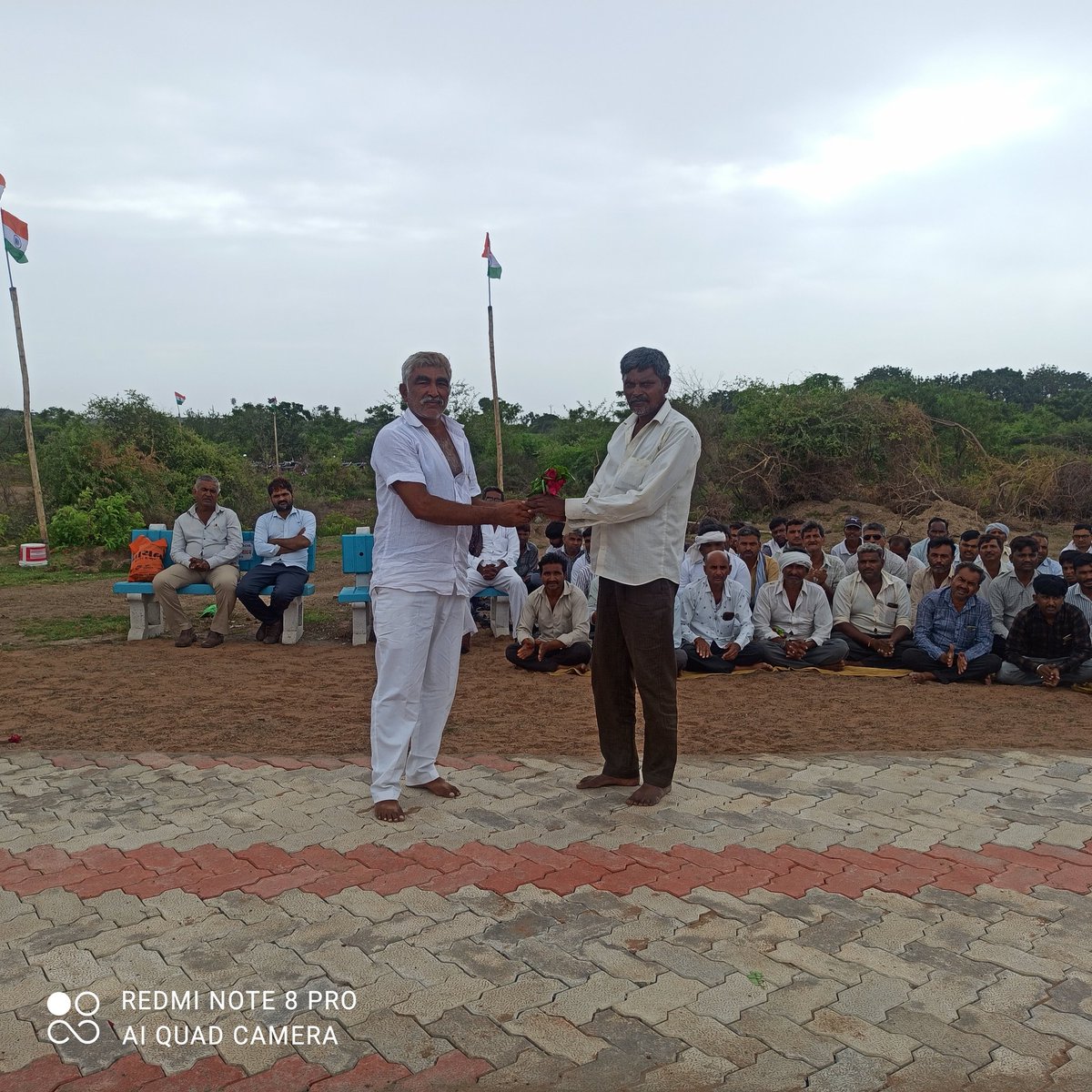 tcmbhimdad's tweet photo. Drufaniya ગામ દ્ધારા વીર શહીદો ના વંદન માટે મારી માટી મારો દેશ અન્વયે શ્રદ્ધાંજલી કાર્યક્રમ યોજાયો મોટી સંખ્યામાં ગામ લોકો યે ઉત્સાહ ભેર ભાગ લીધો.@Bipinparmar3318 @DDOBOTAD https://t.co/Jljah1oQ7w