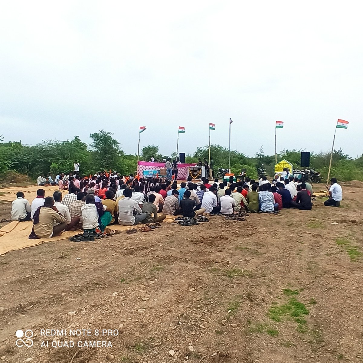 tcmbhimdad's tweet photo. Drufaniya ગામ દ્ધારા વીર શહીદો ના વંદન માટે મારી માટી મારો દેશ અન્વયે શ્રદ્ધાંજલી કાર્યક્રમ યોજાયો મોટી સંખ્યામાં ગામ લોકો યે ઉત્સાહ ભેર ભાગ લીધો.@Bipinparmar3318 @DDOBOTAD https://t.co/Jljah1oQ7w