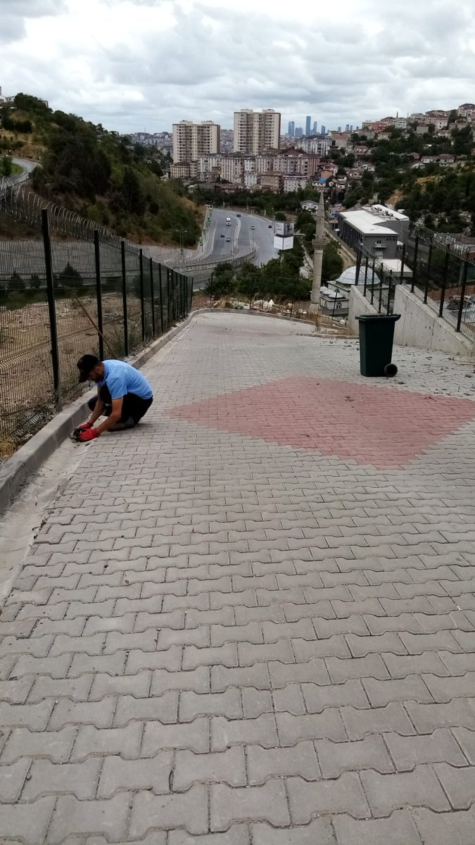 6Vadi's tweet photo. Sitemizin,yağmur sonrasi, dibi köşesi,paspasi ve de silinip süpürülmesi titizlikle yapilmaktadir.@EmlakYonetim https://t.co/btTZMyTvLH