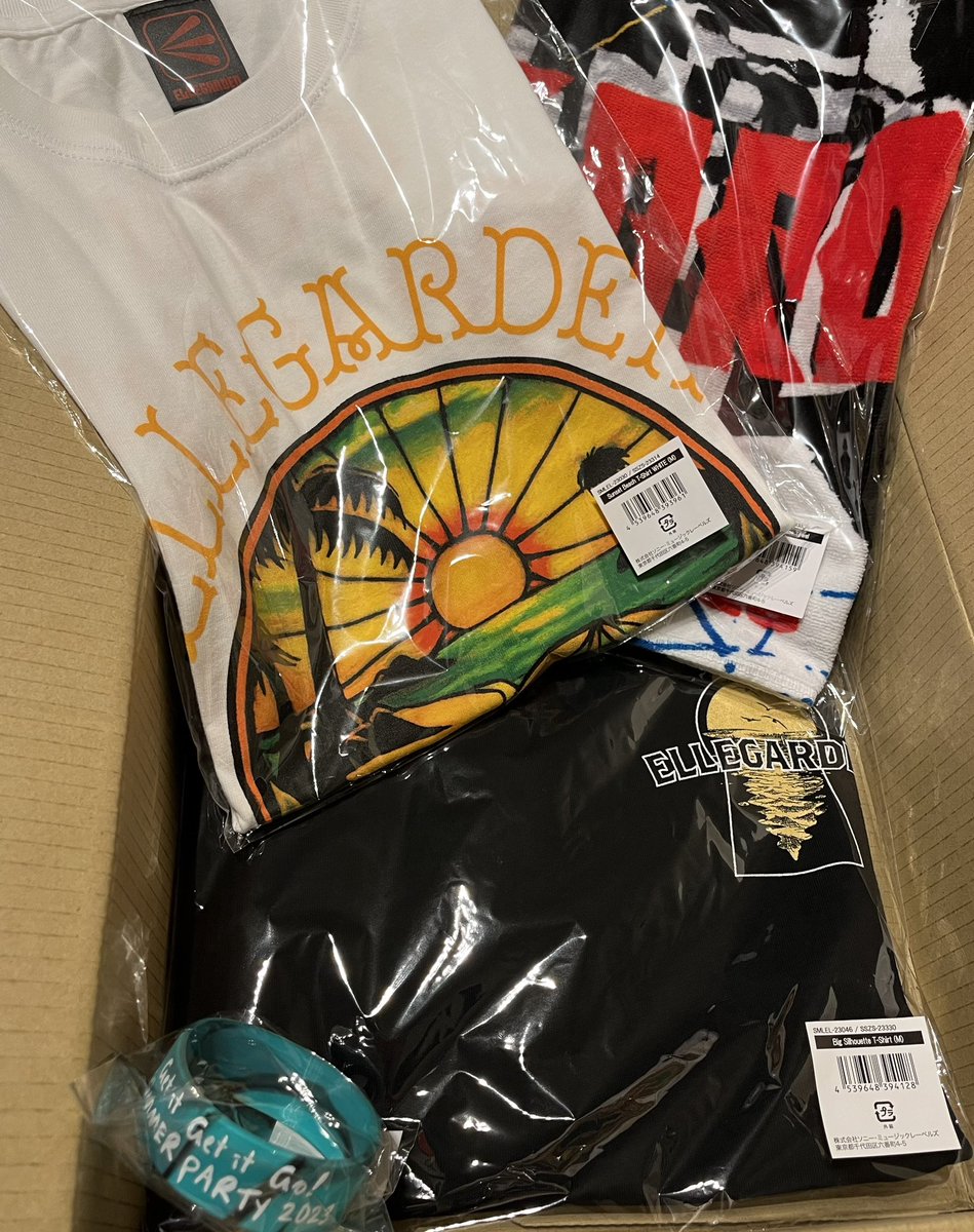 hirocat722's tweet photo. Sunset beach ☀️
Big Silhouette 🔑
もう着てるけどライブはどっちで行くかずっと迷ってる
ネーミングで即買い決めしたSunset beach だけど悩む〜
この夏いちばんの楽しみが来週に迫ってる…始まったら終わっちゃうー!
お願い台風来ないでね🌀
#ELLEGARDEN
#GetitGetitGo
#summerparty2023 https://t.co/uw1UAxm3ft