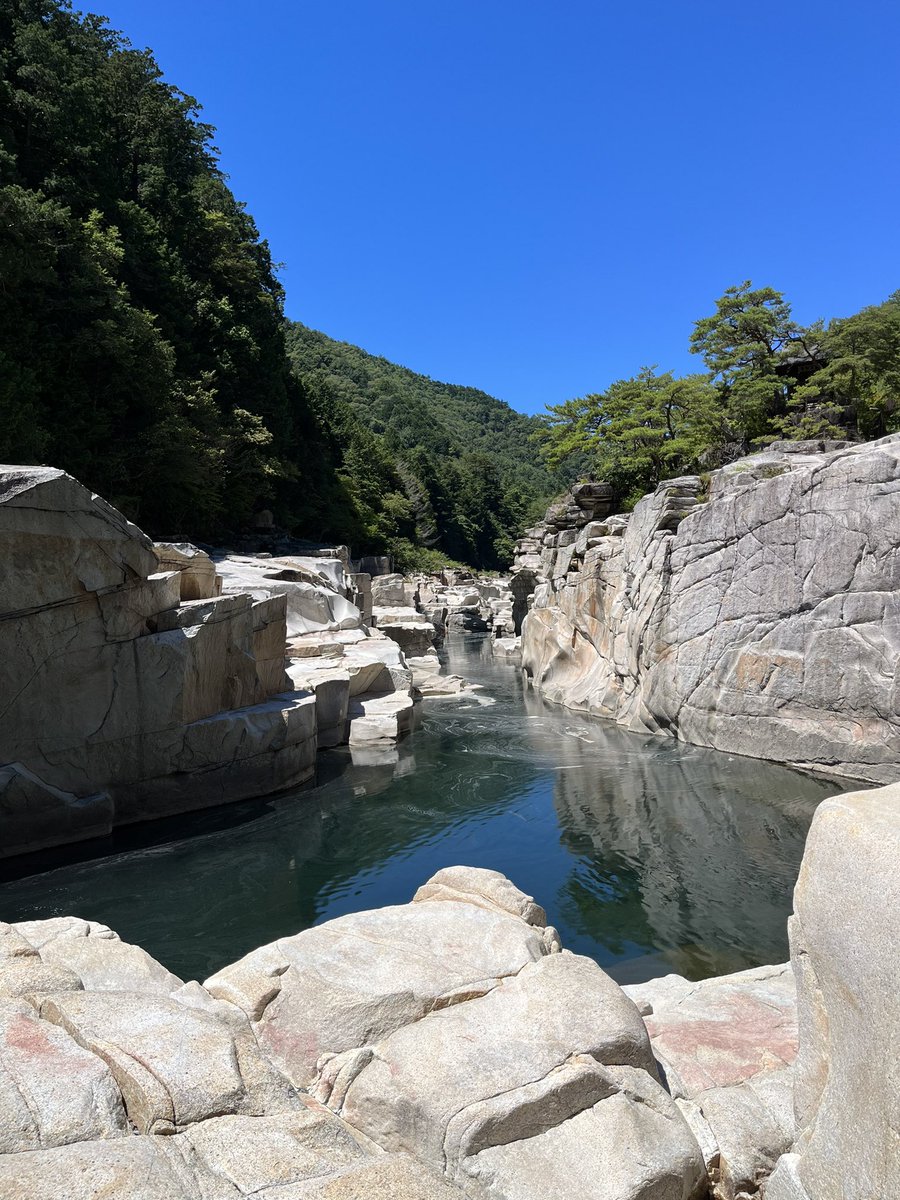 今日は、木曽の寝覚めの床に。
実際に下まで降りてみたが、圧巻でした✨