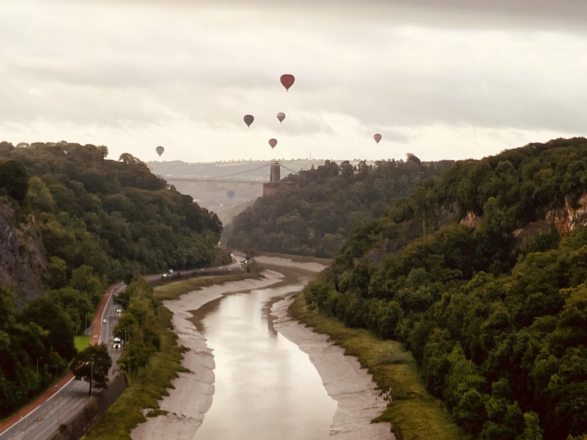 Bit cloudy but always good to see the balloons go up over #Bristol #bristolballoonfiesta ⁦@bristolballoon⁩