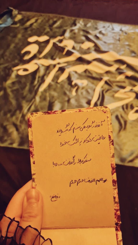 mah_abi2's tweet photo. السلام علی الحُسین"
و علی علی‌بن الحُسین"
و علی اولاد الحُسین"
و علی اصحاب الحُسین"

دآریم به اَربیعین حسینی نَزدیک میشیم و من بآز هَم جآمانده' مآندَم حُسین جآنم😞🖤

#مغناطیس_حسینی
#حب_الحسین_یجمعنا https://t.co/U8c7SK8JOw