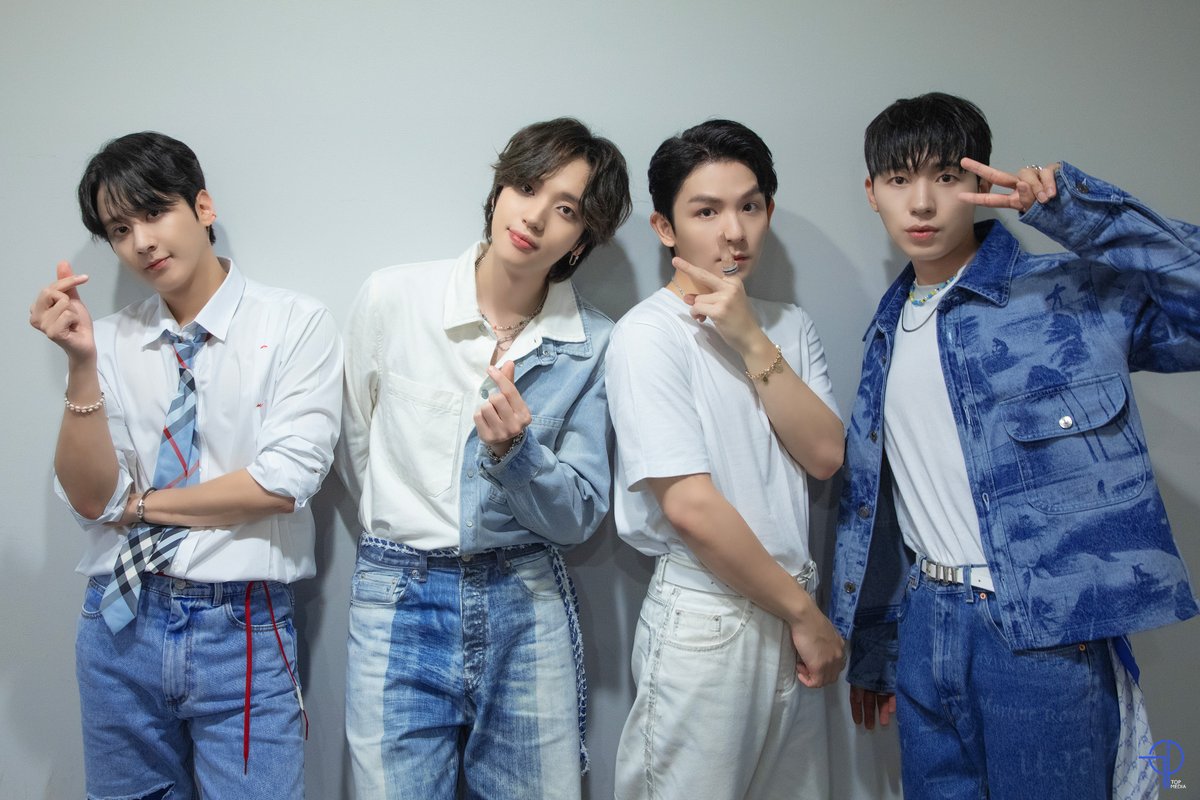 TEEN_TOP's tweet photo. [#포스트] [#틴탑] 틴탑이 일본 엔젤이랑 만난 그날

💜https://t.co/t058Waud3l

#TEENTOP #틴탑 #4SHO #휙 #HWEEK https://t.co/CeSo7bN6uZ