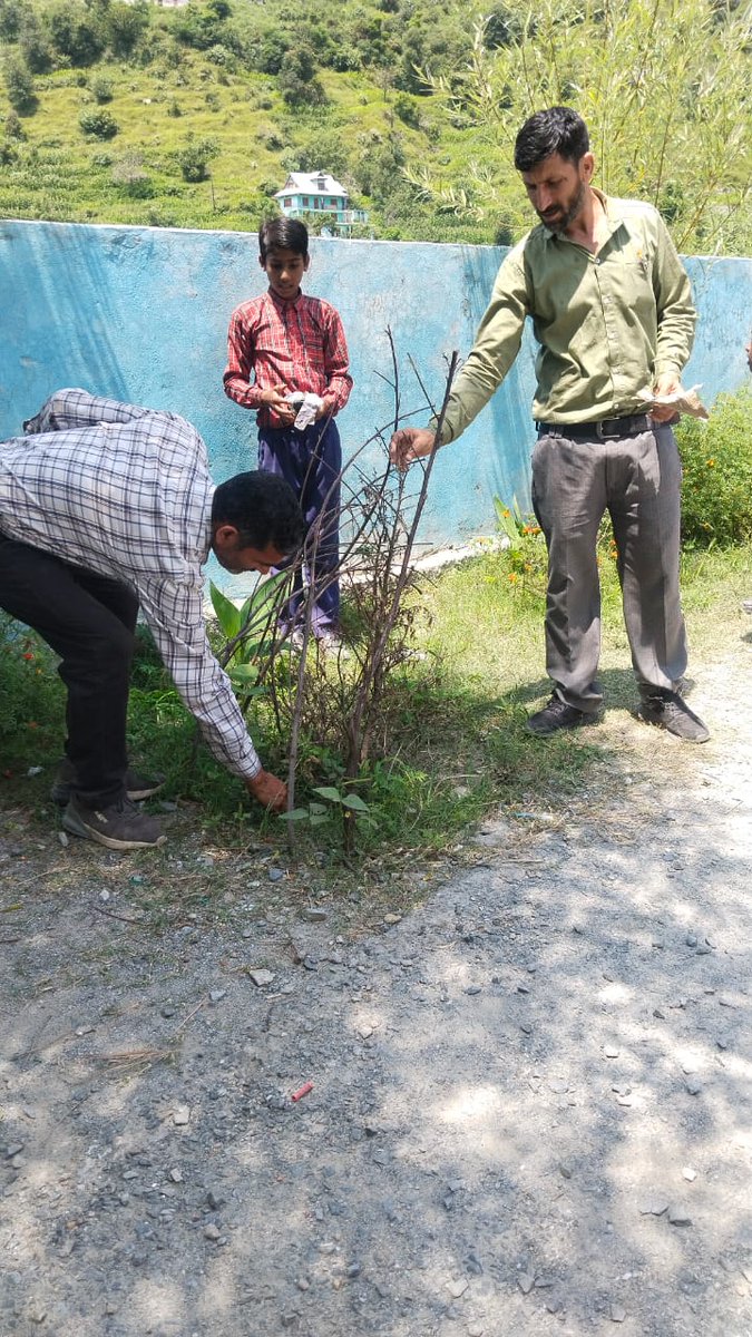 BDO_Ramban's tweet photo. From Harappan Civilization to 21st century India, Cleanliness has been a core principal of Indian philosophy.  Under Meri Maati Mera Desh -->Cleanliness drives organized in Various panchayats Block Ramban. @dcramban @mussarat_zia @DIPRRambandic https://t.co/U01jILPT37