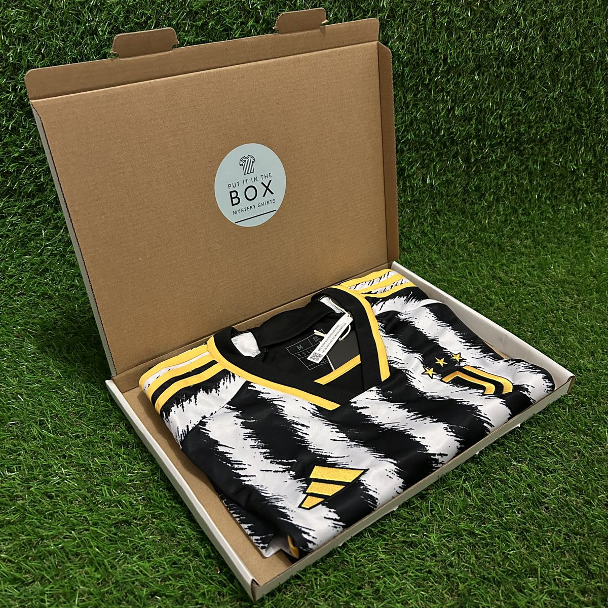 putitinthebox_'s tweet photo. 🚨 GIVEAWAY + 15% OFF THIS WEEKEND🚨

15% OFF CODE: 2324

https://t.co/HvIigWf07R

If Haaland scores against Burnley tonight, we will give away a mystery football shirt box! 📦

To enter 👇

- Follow @putitinthebox_ 
- Like ❤️
- Retweet 🔄

#giveaway #Haaland #Premierleague #FPL https://t.co/dDBUQ2yYMa