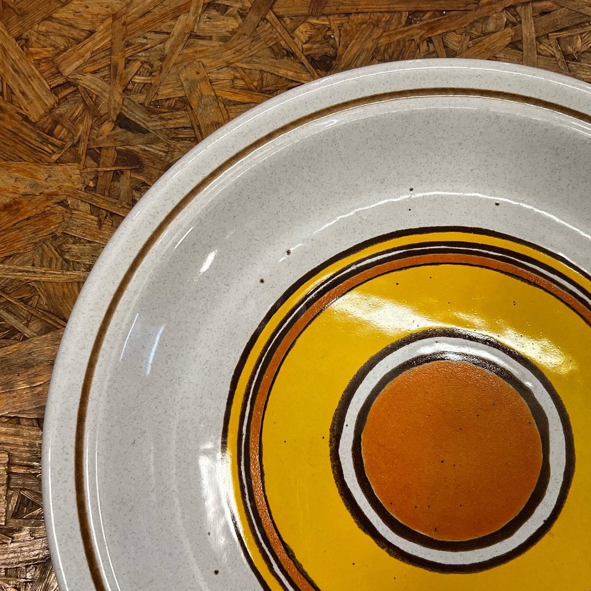usd_yokohama's tweet photo. アメリカン レトロなデザインのプレート
実は日本製！
ジャパニーズ　ヴィンテージの食器も探せばアメリカンな雰囲気の物が多いんですよね！

#ForSale
#通販OK
#JapaneseRetro https://t.co/uDjhHv1Mtm