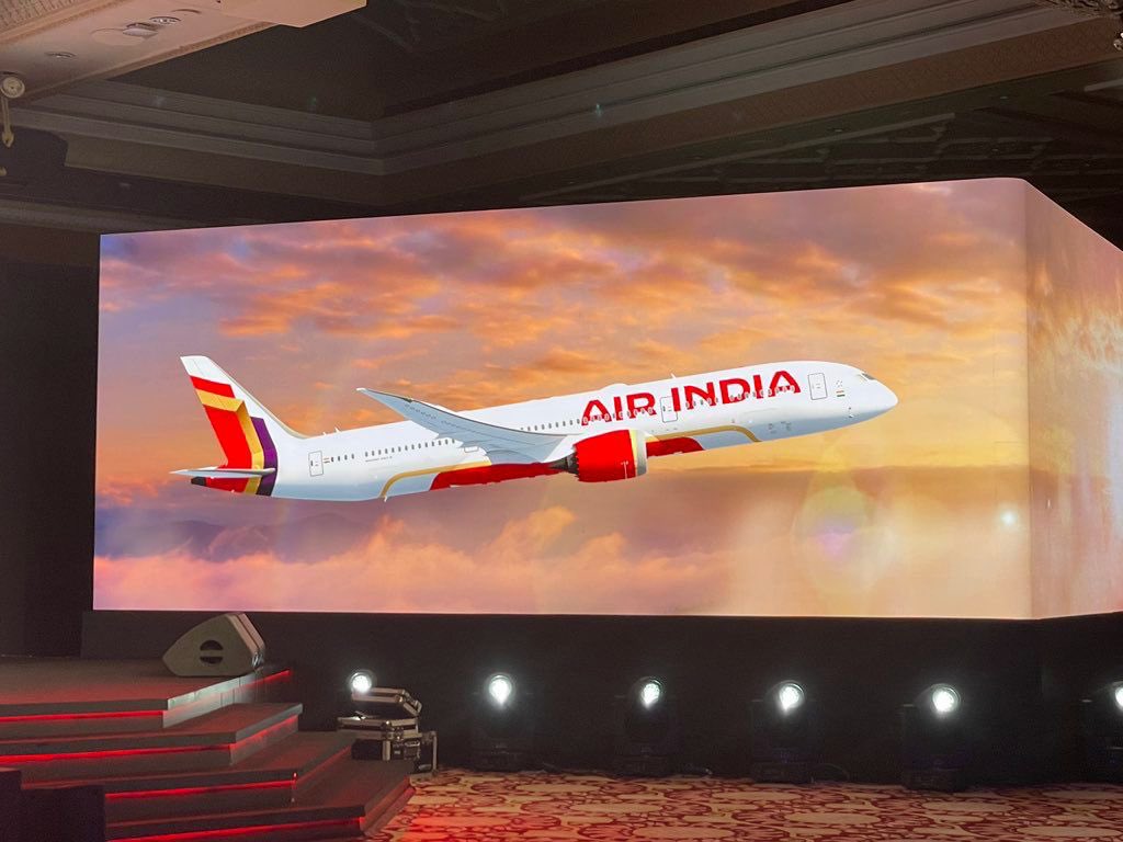 AvgeekSandyP's tweet photo. What a brand logo and reveal by @AirIndia yesterday. #AlInTheSky 

Here’s my small tribute to them in their own celebration livery style on the #ElevatedTaxiway at @Delhiairport 

#FlyAI #Aviation #Planespotting #Friday #Delhi https://t.co/AA7sjnj4EH