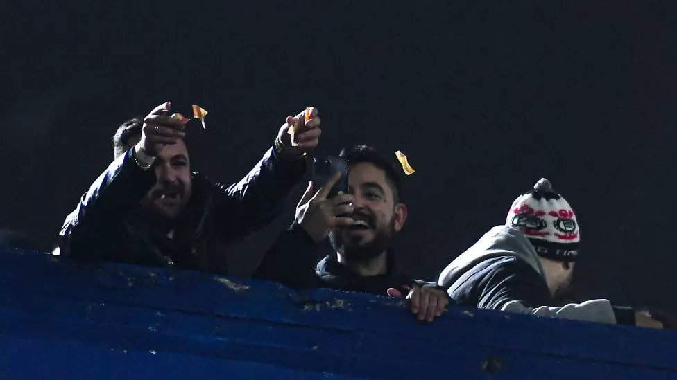 WorldNewsFlare's tweet photo. Argentina Takes Tough Stance Against Football Fans Tearing Up Money to Taunt Locals ⚽💰 

#SportsEtiquette #Salma #Maui #Henry #Kirsten #Futball #Local #News https://t.co/Vn0MeXyP5i