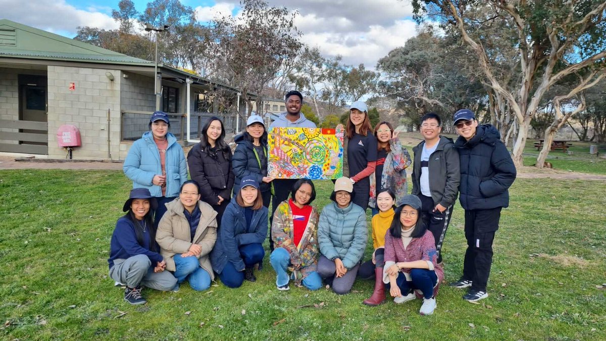 The #Aus4ASEAN Scholars Leadership Program participants are having a true Australian experience - mountain climbing & creating art in the Aussie bush. A great way to start your leadership journey!
