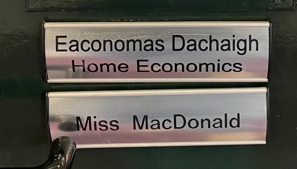 Madainn mhath! ‘S e a chiad latha den teirm ùr a th’ann an-diugh.😊☕️
Good morning! It’s the first day of the new term today.😊☕️