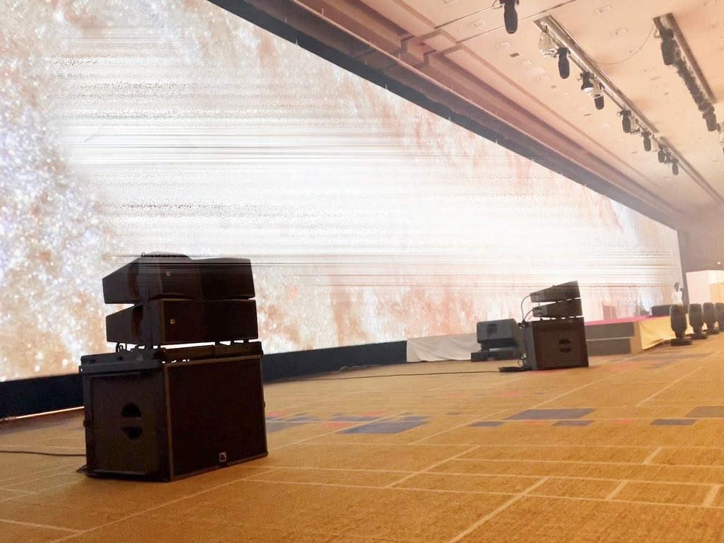 jssinc_co_jp's tweet photo. 【現場紹介】帝国ホテル
#jss #publicaddress #lighting #pastaff #midas #m32r #kivaii #sb15m #一面 #スクリーン #帝国ホテル https://t.co/Rl4dyz2IhM