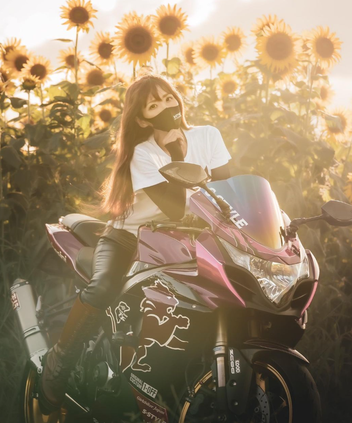 awaybrain's tweet photo. はじめましてよろしくお願いします
#gsxr1000r #自転車の女の子です
#鈴木 https://t.co/Daf5yuJBN7