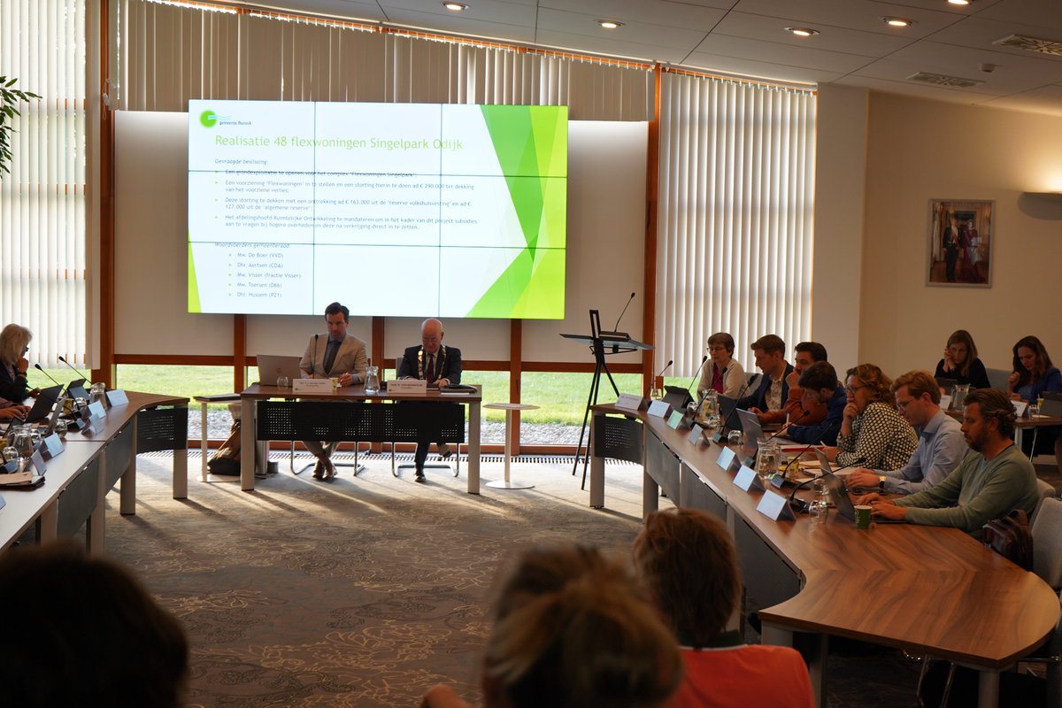 Er zijn verschillende manieren waarop u invloed kunt uitoefenen op de gemeenteraad en dus de besluiten die worden genomen door de gemeente Bunnik. Wilt u weten hoe? Kijk op bunnik.nl/bestuur-en-org…