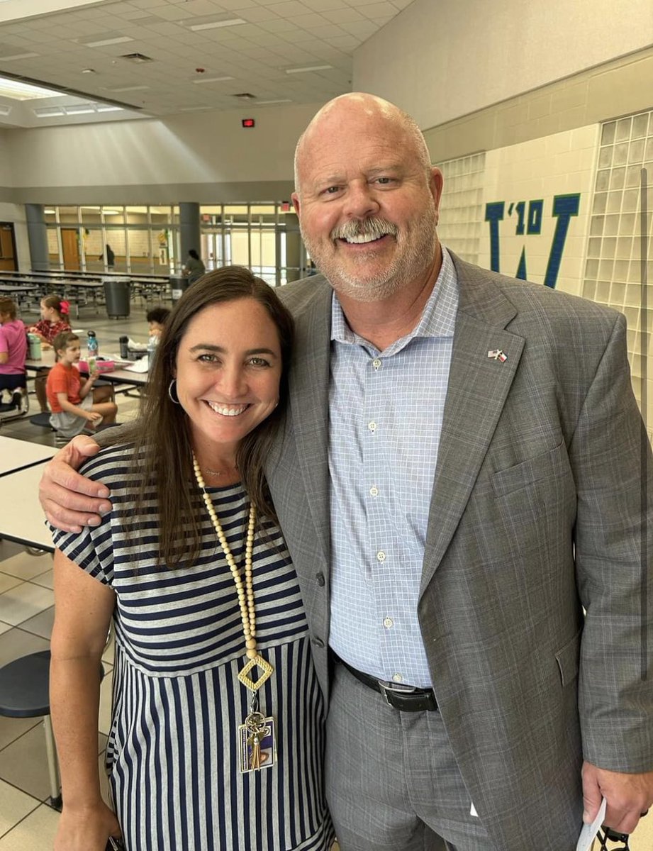 We were so lucky to have Superintendent Pratt visit us at Walker today!! We also loved the bonus run in with his former student, our amazing STAR, Mrs.Philbreck! 💙💚⭐️#WeareMcKinney #walstars <a href="/ShawnPratt2/">Shawn Pratt</a> <a href="/BaumannWalkerES/">Michelle Baumann</a> <a href="/WalkerElem/">Walker Elementary</a>