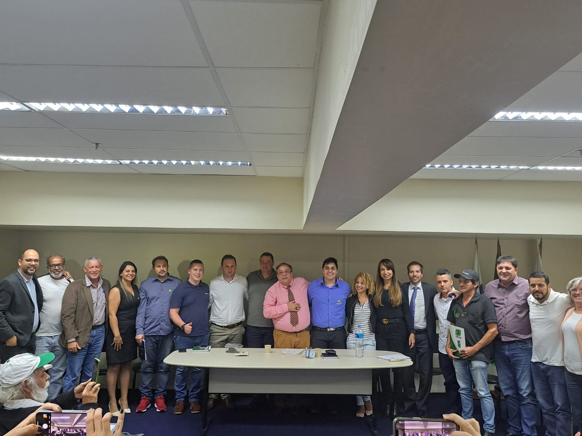 Dia importante na construção das políticas públicas de compras institucionais no RJ. Conseguimos reunir mais de 100 pessoas para debater esse tema, de cooperativas a compradores federais e estaduais. Foi fantástica <a href="/mdagovbr/">MDA</a>  a oficina organizada pela SEAB e o escritório do RJ