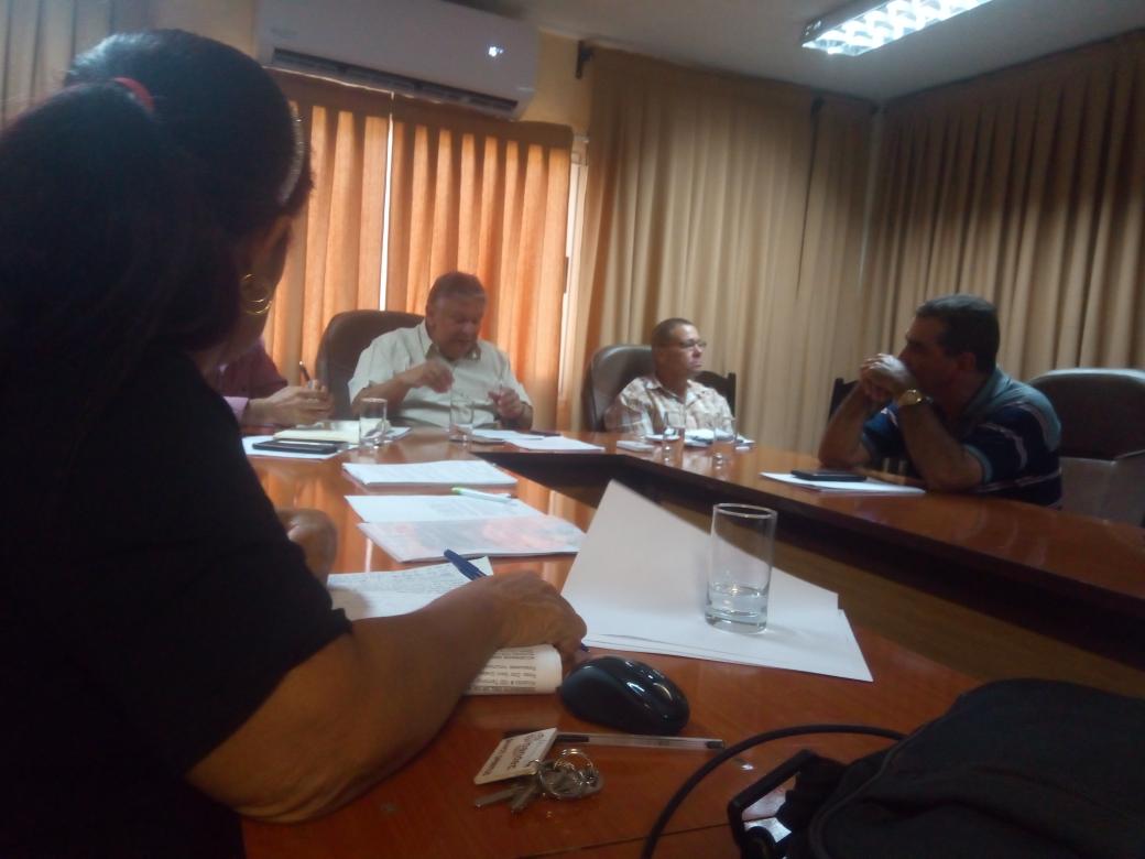 Eidy97661881's tweet photo. Tabacaleros espirituanos evaluan prioridades junto a Marino Murillo. @RafaelAnap @DeivyPrezMartn1 https://t.co/1y3FAPoesM