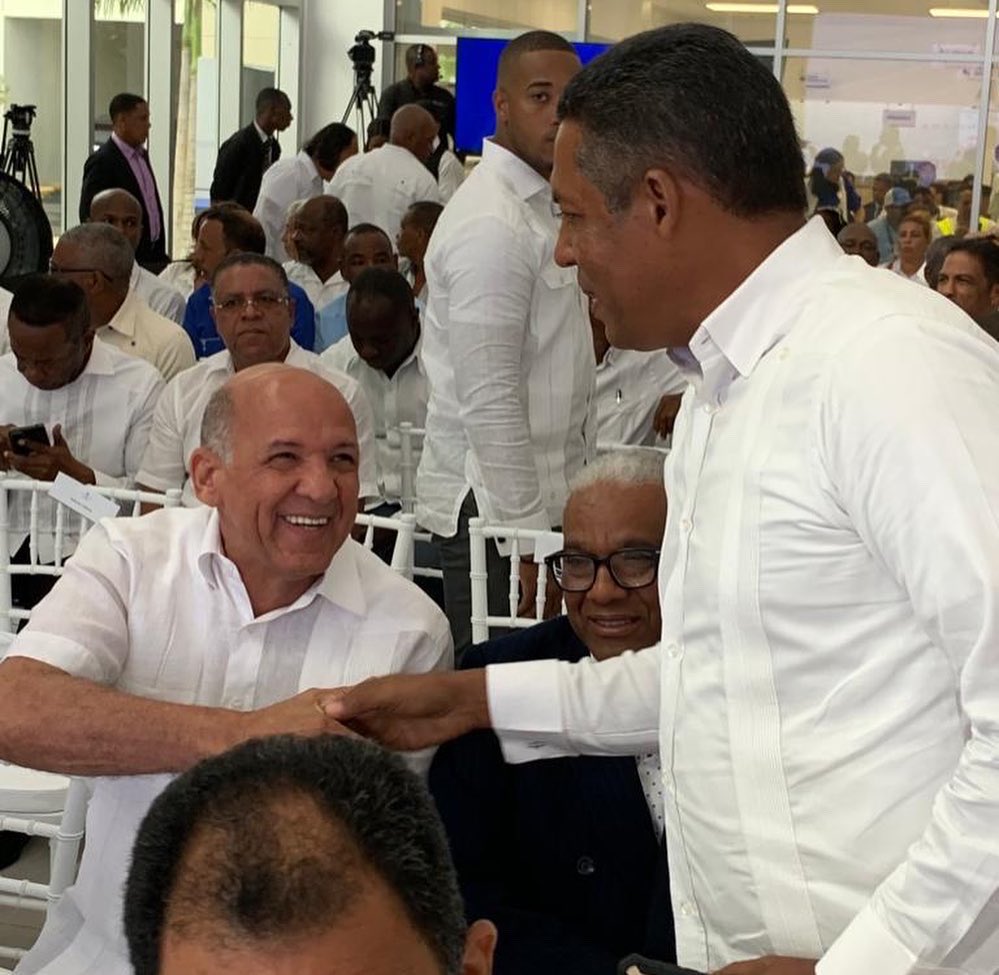 CarlosOAlcalde's tweet photo. ¡Gracias Sr. Presidente por contribuir con la salud de Santo Dgo Norte!

#CarlosOrtizAlcalde #HospitalSDN #InauguracionHospital #luisabinader https://t.co/HXswMxtGQC