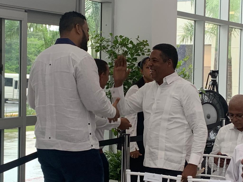 CarlosOAlcalde's tweet photo. ¡Gracias Sr. Presidente por contribuir con la salud de Santo Dgo Norte!

#CarlosOrtizAlcalde #HospitalSDN #InauguracionHospital #luisabinader https://t.co/HXswMxtGQC