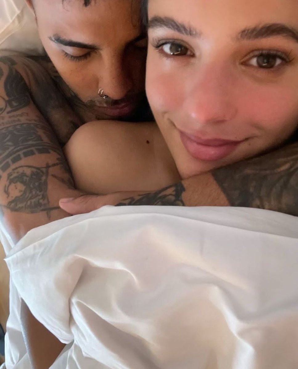 Hit907fm's tweet photo. Más de un@ va a llorar...💔

Rauw Alejandro lanza una canción dedicada a Rosalía: ‘Hayami Hana’

Este tema llega tan solo unas horas después de que el puertorriqueño borrara todo rastro de su expareja en redes sociales.

Dale click para escucharlo ⬇️

https://t.co/wYPqgJ3k2C https://t.co/BcwOUAeEEI