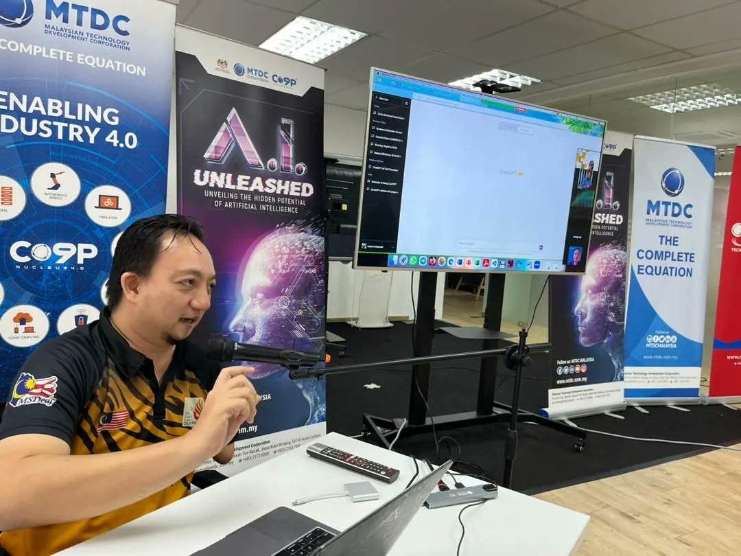 mtdcmalaysia's tweet image. The training was attended by working professionals, university researchers, and inventors to kickstart their business ventures.

Have you registered for other Co9P® AI Unleashed trainings? Register here tentramaya.com/co9p-ai/!

#mtdcmalaysia #co9p #AIUnleashed #MOSTI