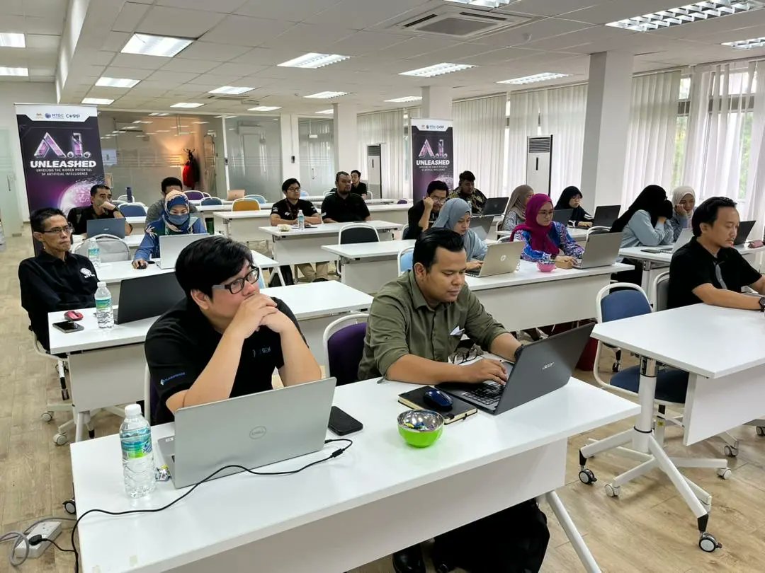 mtdcmalaysia's tweet image. The training was attended by working professionals, university researchers, and inventors to kickstart their business ventures.

Have you registered for other Co9P® AI Unleashed trainings? Register here tentramaya.com/co9p-ai/!

#mtdcmalaysia #co9p #AIUnleashed #MOSTI